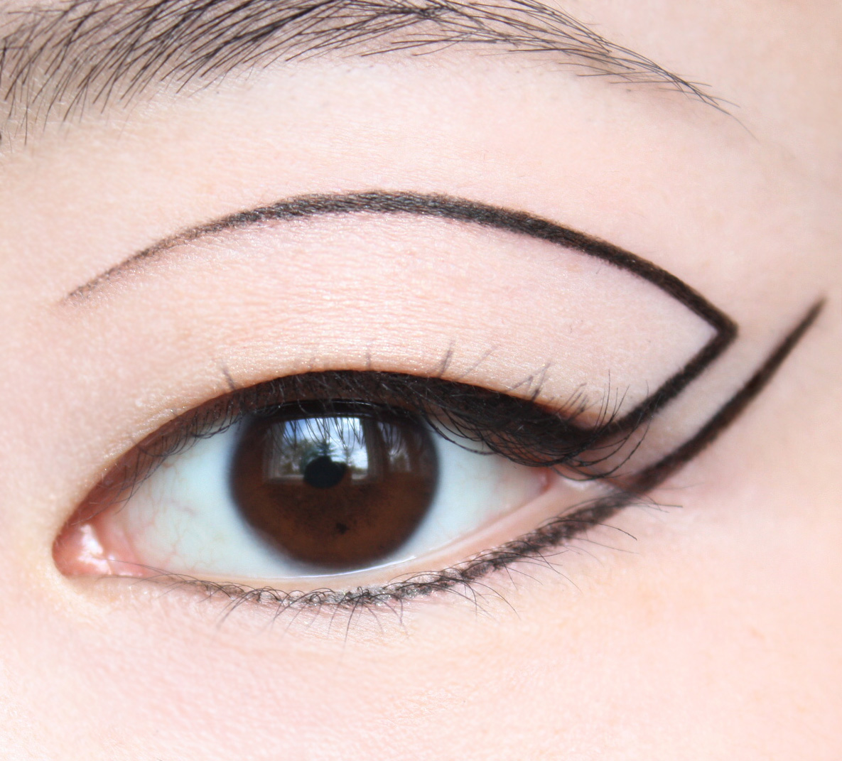 theNotice - Get graphic: a cut-out eye of the day - theNotice