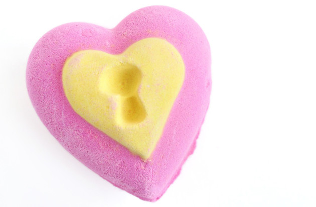 LUSH Love Locket Bath Bomb review