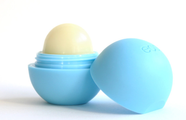 eos blueberry acai smooth sphere review lip balm