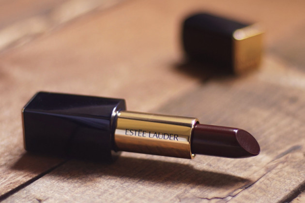 Estee Lauder Commanding swatches review Matte Sculpting lipstick