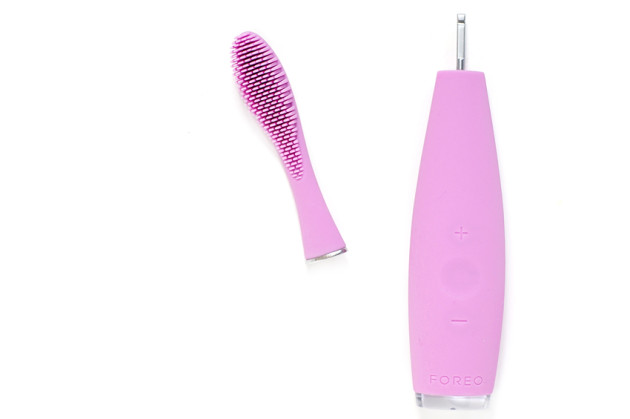 FOREO ISSA vs mini rechargeable silicone toothbrush