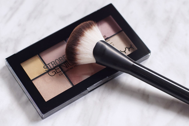 NYX Highlighting brush strobing review