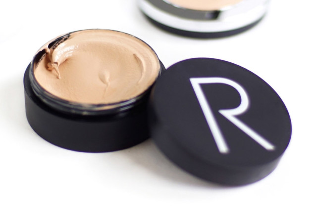 Rodial Airbrush Make-up heavy duty foundation 01 swatches review