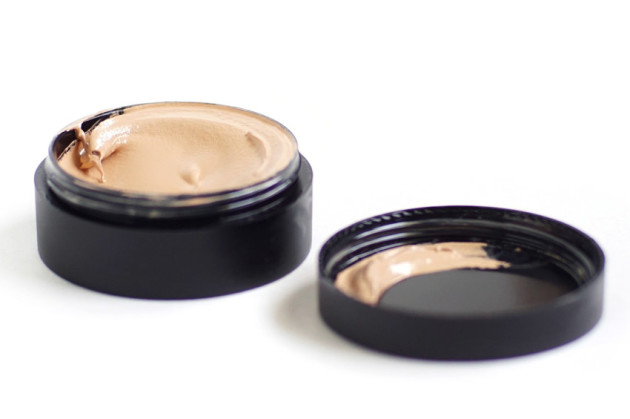 Rodial Airbrush foundation paste review swatches