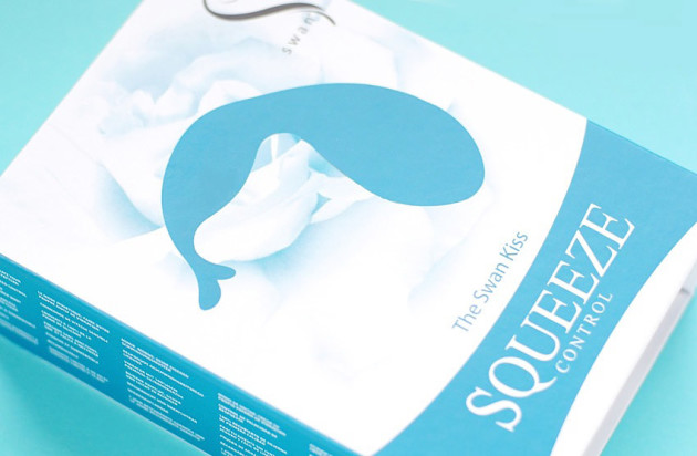 Swan Squeeze kiss review packaging