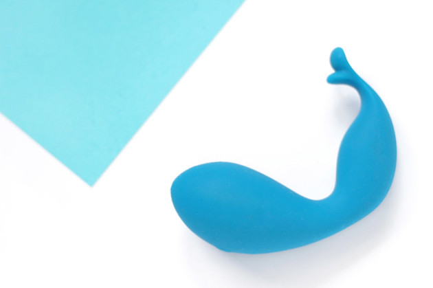 The Swan Kiss squeeze vibrator rechargeable review