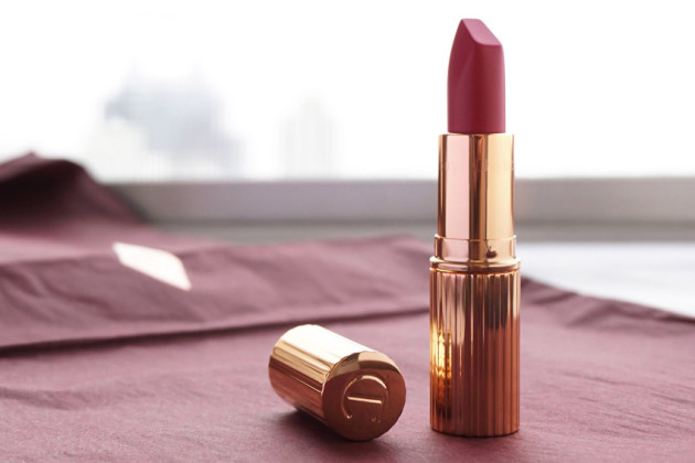 charlotte-tilbury-the-queen-lipstick-review-swatches