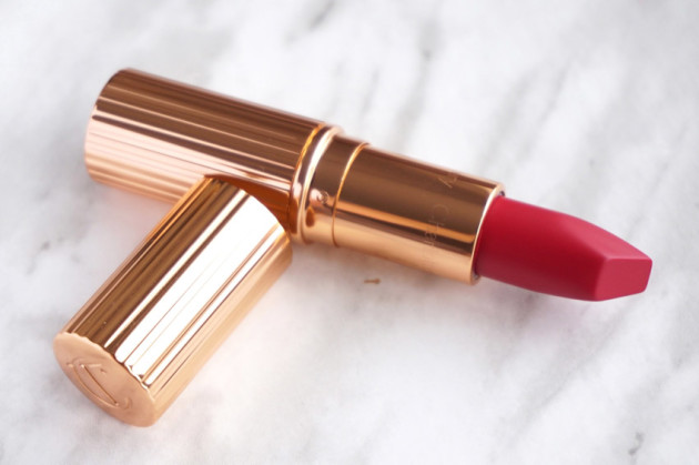 charlotte-tilbury-the-queen-matte-revolution-lipstick-review