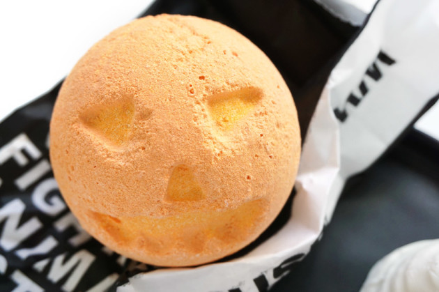 lush-pumpkin-bath-bomb-review-photos