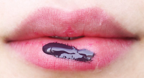 Make Up For Ever Artist Acrylip 600 dark purple review