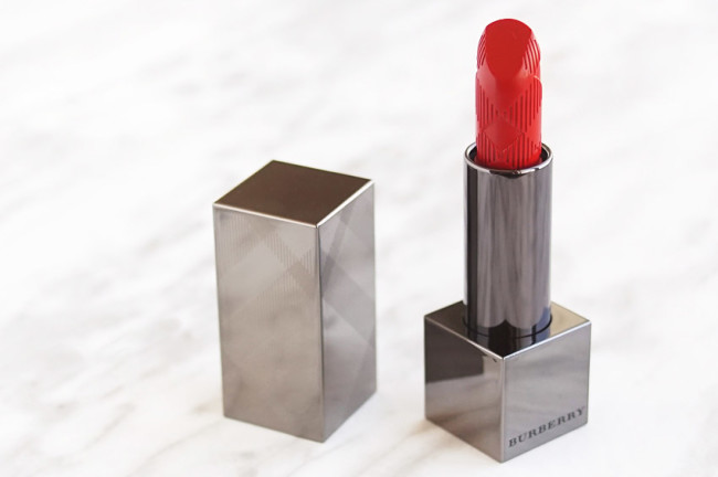 Burberry kisses 109 Military Red lipstick review